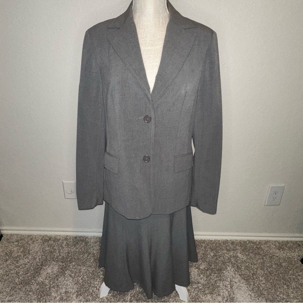 Mid-'00s Grey Skirt Suit, Medium
